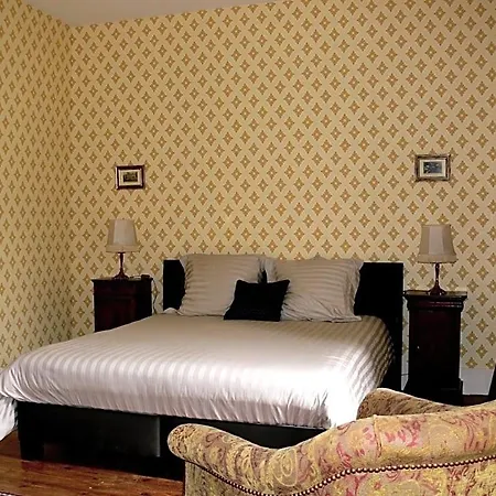 فندق مبيت وإفطار Domaine De La Brugere 4*